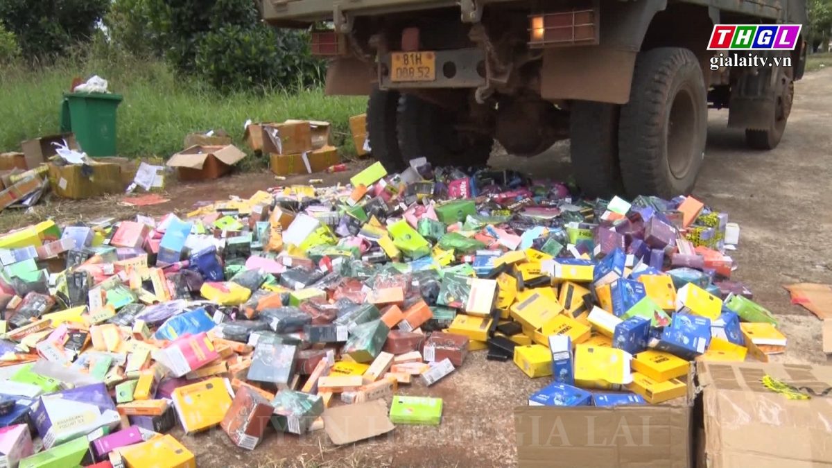 Công an huyện Đức Cơ tiêu hủy gần 12 nghìn điếu thuốc lá điện tử nhập lậu