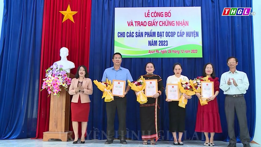 Thị xã Ayun Pa trao giấy chứng nhận cho 4 sản phẩm đạt OCOP 3 sao cấp huyện năm 2023