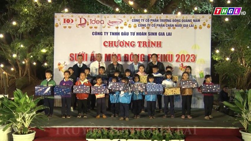 Trao 200 phần quà cho học sinh có hoàn cảnh khó khăn trên địa bàn TP. Pleiku