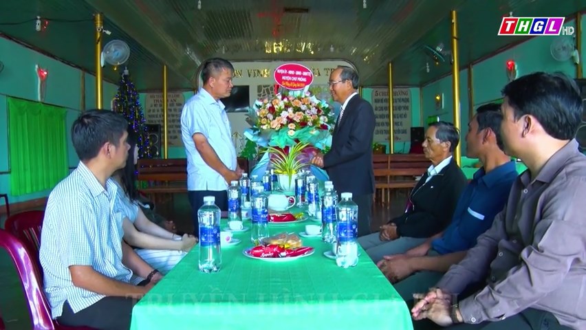 Huyện Chư Prông thăm, chúc mừng các cơ sở tôn giáo dịp lễ Giáng sinh năm 2023