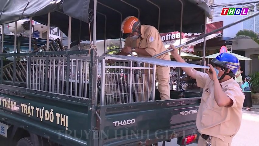Ra quân bắt chó thả rông trên địa bàn phường Tây Sơn