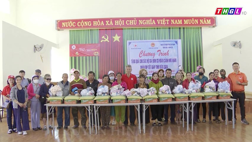 Trao 200 suất quà Tết cho người nghèo tại xã Gào và xã Ia Kênh