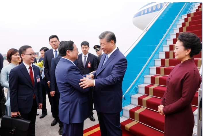 Tổng Bí thư, Chủ tịch nước Trung Quốc Tập Cận Bình đến Hà Nội, bắt đầu chuyến thăm tới Việt Nam