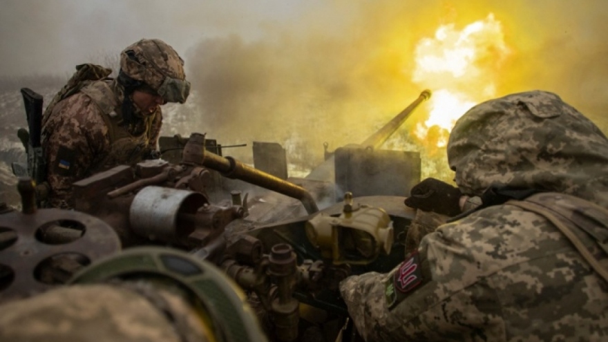 Nước cờ mạo hiểm của Ukraine khi chuyển từ phản công sang phòng thủ