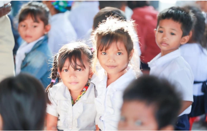 Chỉ thị của Bộ Chính trị về tăng cường công tác chăm sóc, giáo dục và bảo vệ trẻ em