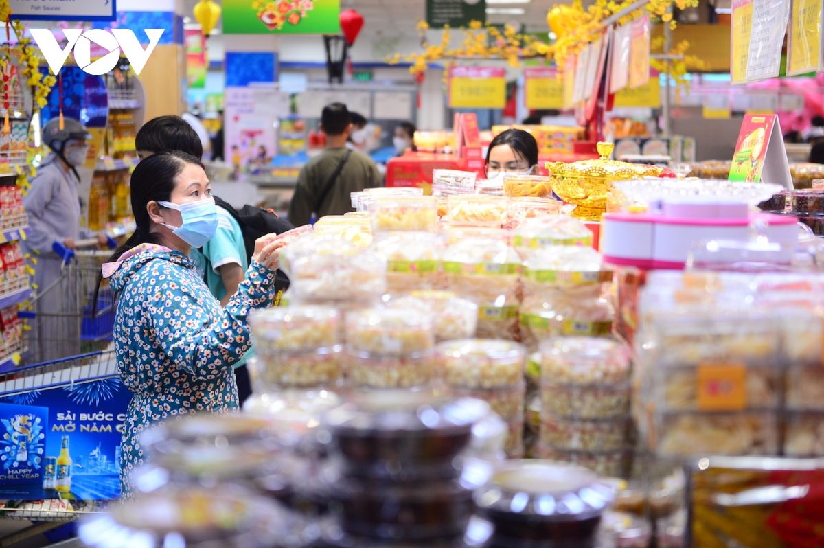 Hàng hóa phục vụ dịp Tết: Nguồn cung dồi dào, khởi động khuyến mại sớm