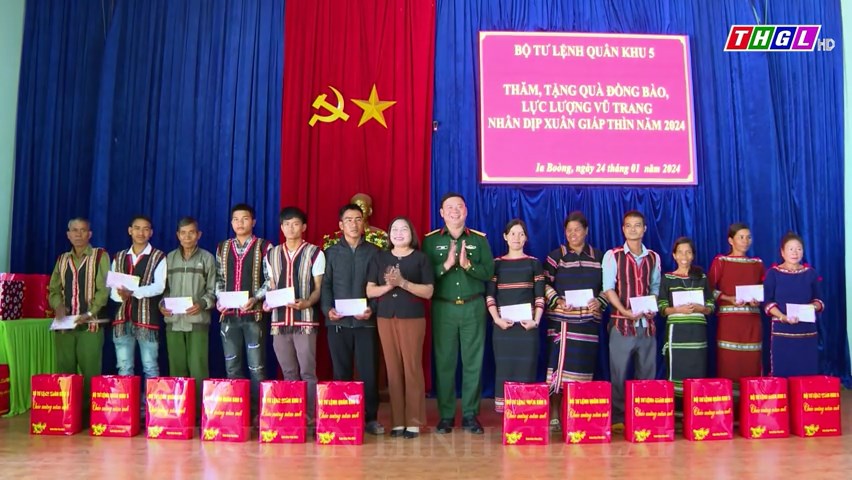 Bộ Tư lệnh Quân khu 5 thăm, tặng quà Tết xã Ia Boòng, huyện Chư Prông
