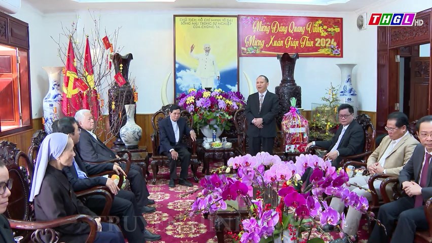 Phó Bí thư Tỉnh ủy Rah Lan Chung tiếp Đoàn đại diện Tòa Giám mục Giáo phận Kon Tum đến thăm, chúc Tết Tỉnh ủy