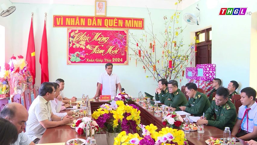 Bí thư Tỉnh ủy, Chủ tịch HĐND tỉnh Hồ Văn Niên đi thăm, tặng quà, chúc Tết các Đồn Biên phòng, một số đơn vị quân đội và các xã biên giới