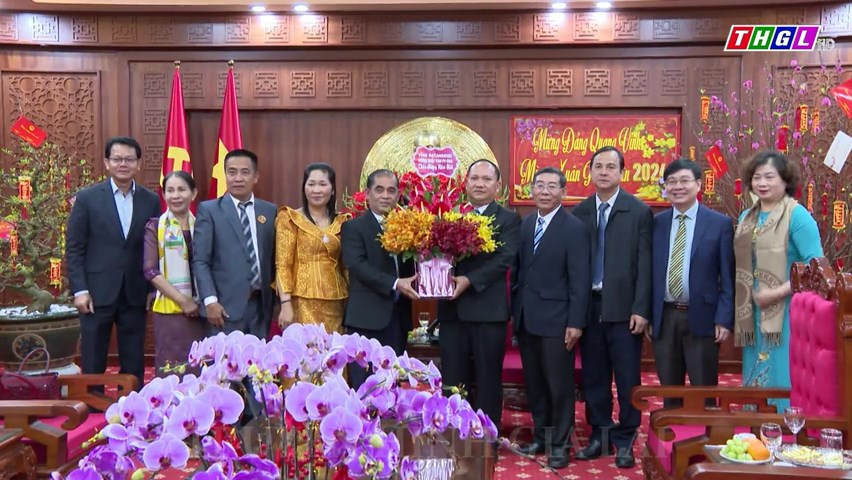 Đoàn đại biểu cấp cao tỉnh Ratanakiri (Vương quốc Campuchia) thăm, chúc Tết Cổ truyền Việt Nam tại Tỉnh ủy Gia Lai