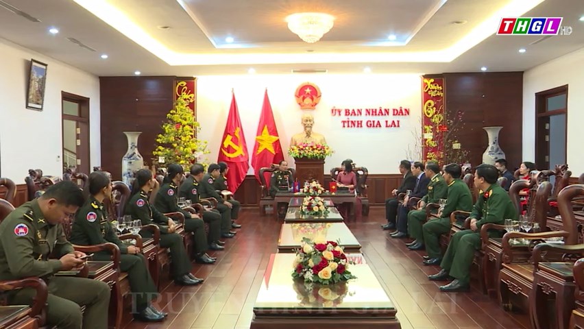 Bộ Tư lệnh Quân khu 4 – Quân đội Hoàng gia Campuchia thăm, chúc Tết tỉnh Gia Lai