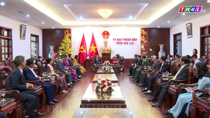 Đoàn đại biểu cấp cao tỉnh Ratanakiri (Vương quốc Campuchia) thăm, chúc Tết Cổ truyền Việt Nam tại UBND tỉnh Gia Lai