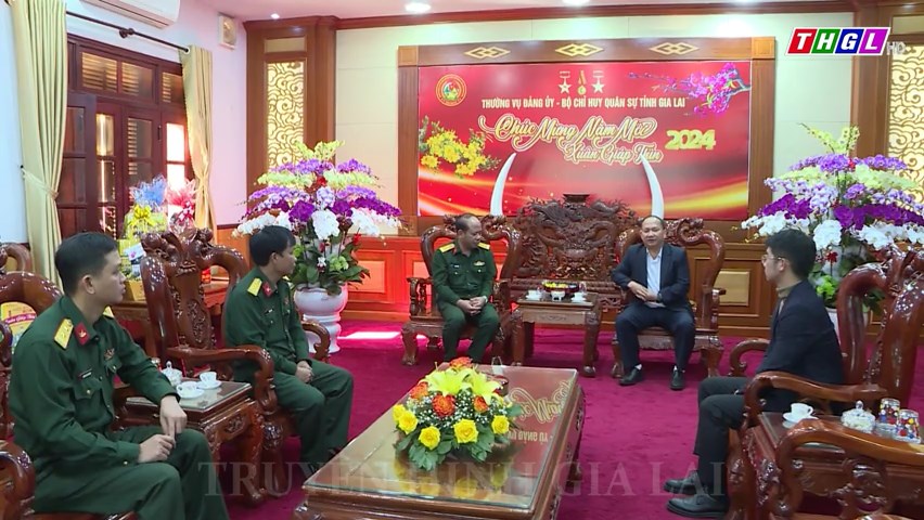 Phó Bí thư Tỉnh ủy Rah Lan Chung thăm, chúc Tết một số đơn vị quân đội và các đồng chí nguyên lãnh đạo tỉnh