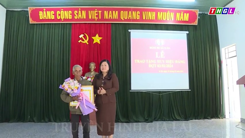 Chư Păh tổ chức Lễ trao tặng Huy hiệu Đảng đợt 03/02/2024