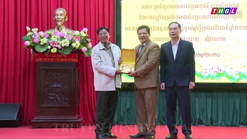 Công an tỉnh Ratanakiri và tỉnh Stung Treng (Vương quốc Campuchia)  chúc Tết Công an tỉnh Gia Lai