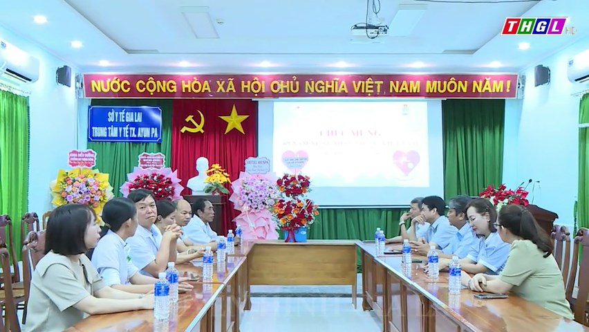 Lãnh đạo thị xã Ayun Pa thăm, chúc mừng Trung tâm Y tế thị xã nhân Kỷ niệm 69 năm Ngày Thầy thuốc Việt Nam