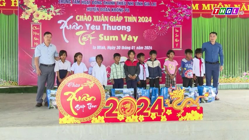 Trung tâm hoạt động Thanh thiếu nhi tỉnh Gia Lai tổ chức Chương trình “Xuân yêu thương – Tết sum vầy” tại huyện Krông Pa