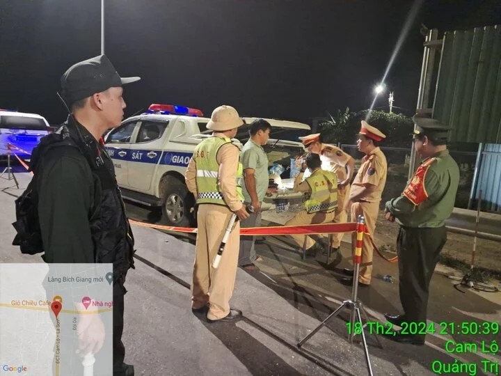 CSGT mặc thường phục ghi nhận xử phạt xe vượt ẩu trên cao tốc Cam Lộ – La Sơn