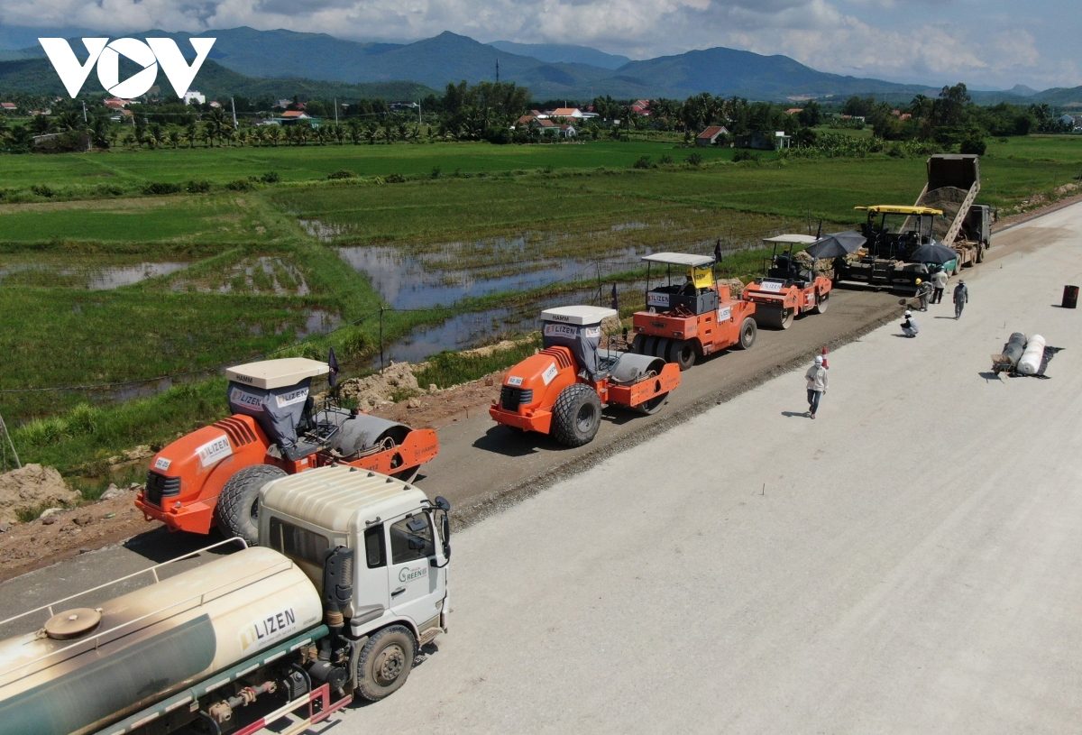 Đẩy nhanh tiến độ thi công các dự án cao tốc qua 2 tỉnh Khánh Hòa và Phú Yên