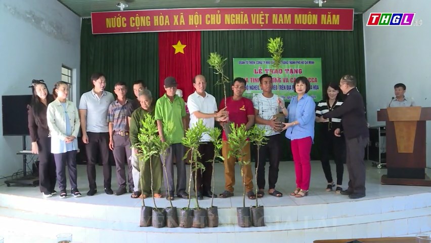 Hội Nông dân huyện Chư Păh trao sinh kế cho hộ nghèo
