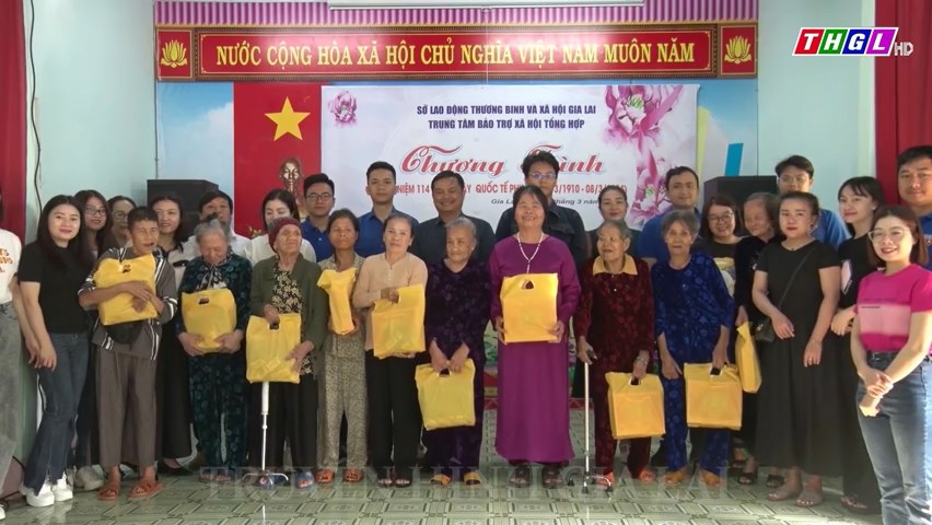 Trao tặng 41 phần quà cho các cụ bà tại Trung tâm Bảo trợ xã hội tổng hợp tỉnh Gia Lai