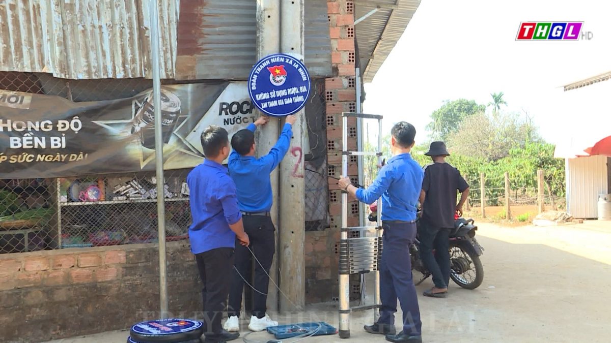 Ra quân Ngày cao điểm tình nguyện chung tay xây dựng nông thôn mới và Ngày Chủ nhật xanh tại huyện Chư Pah