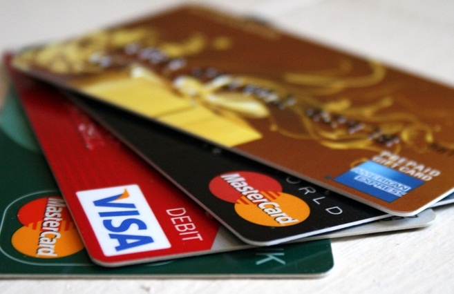 Ngân hàng Nhà nước yêu cầu rà soát cách tính lãi suất với thẻ tín dụng