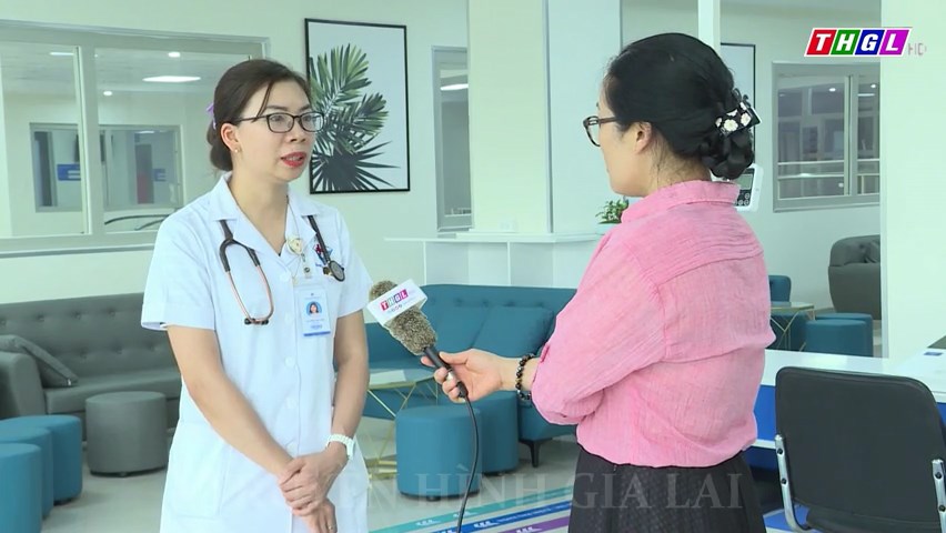 Phỏng vấn: Hai vợ chồng bác sĩ đang trên đường đi công tác hỗ trợ cấp cứu kịp thời vụ tai nạn tại tỉnh Kon Tum