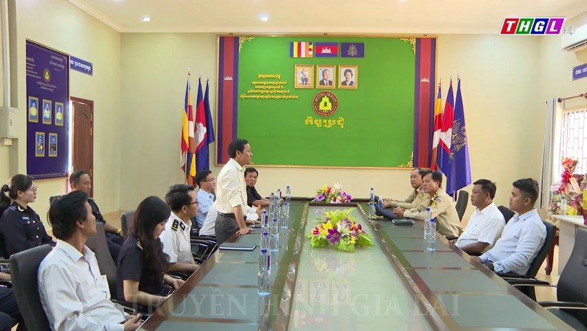 Ban Quản lý Khu Kinh tế tỉnh Gia Lai thăm, chúc Tết Chol Chnam Thmay tại Cửa khẩu Oyadav, Vương quốc Campuchia