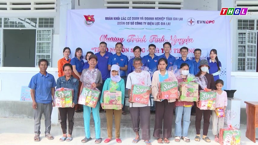 Đoàn cơ sở Công ty Điện lực Gia Lai tổ chức Chương trình tình nguyện  “Trao nguồn sáng – Gửi yêu thương” tại huyện Phú Thiện
