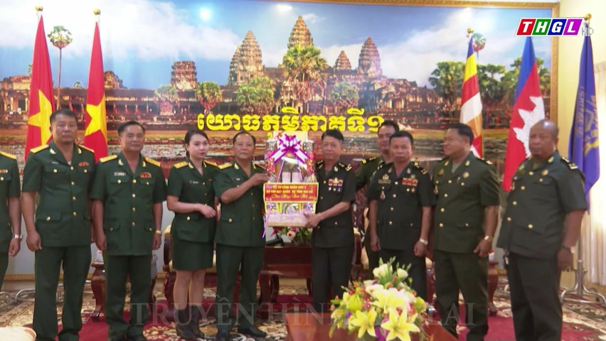 Đoàn công tác của Bộ CHQS tỉnh Gia Lai thăm, chúc Tết Cổ truyền của Nhân dân Campuchia