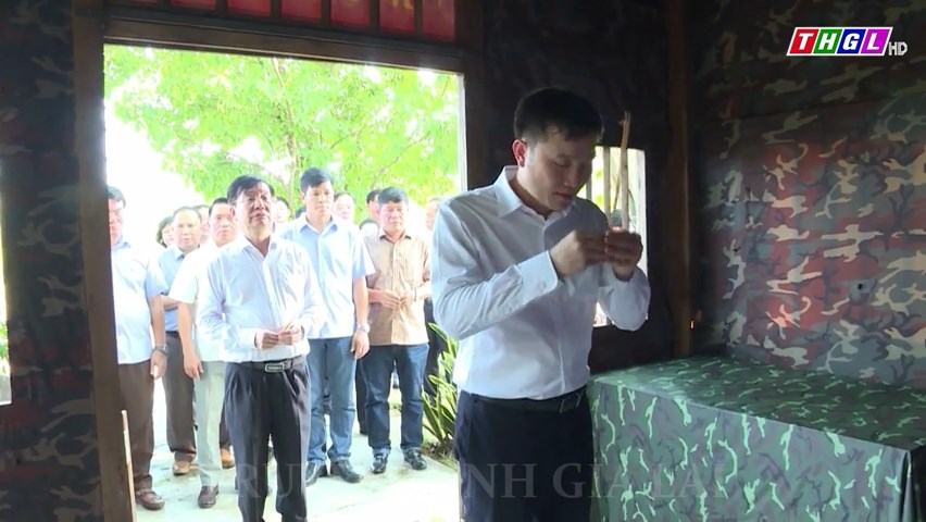 Đoàn lãnh đạo tỉnh Gia Lai dâng hương tưởng nhớ các Anh hùng Liệt sỹ và thăm, tặng quà Đội K52 thực hiện nhiệm vụ tại Vương quốc Campuchia