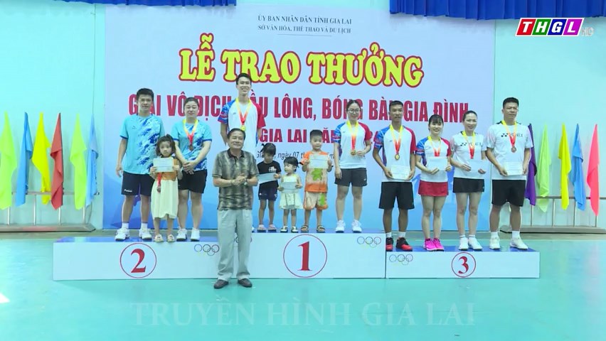 Trao 10 bộ huy chương Giải Cầu lông, bóng bàn gia đình tỉnh Gia Lai năm 2024
