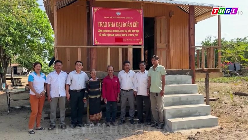 Ủy ban MTTQ huyện Krông Pa bàn giao nhà “Đại đoàn kết”