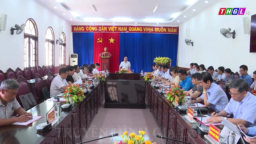 Phó Bí thư Tỉnh ủy Rah Lan Chung làm việc với Ban Chỉ đạo về tăng cường xây dựng tổ chức đảng trong các đơn vị kinh tế tư nhân của Thành ủy Pleiku