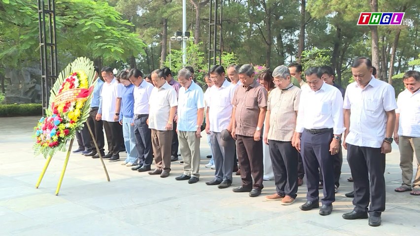 Đoàn cán bộ tỉnh Gia Lai dâng hoa, dâng hương tại Nghĩa trang Liệt sỹ quốc gia Trường Sơn và Thành cổ Quảng Trị