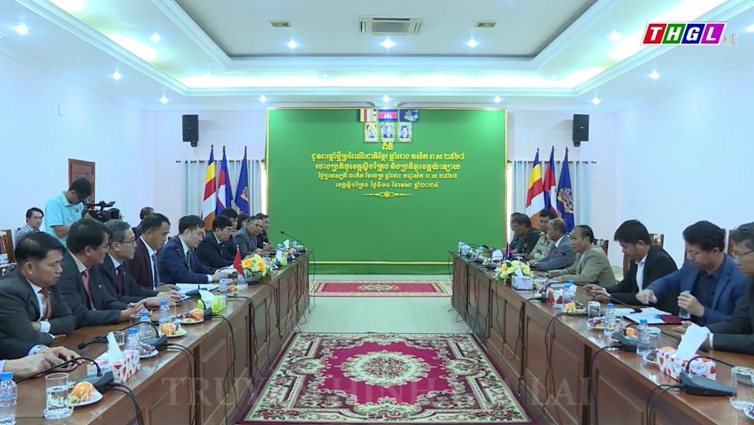 Đoàn cán bộ cấp cao tỉnh Gia Lai thăm, chúc Tết Cổ truyền Chol Chnam Thmay tại tỉnh Stung Treng (Vương quốc Campuchia)