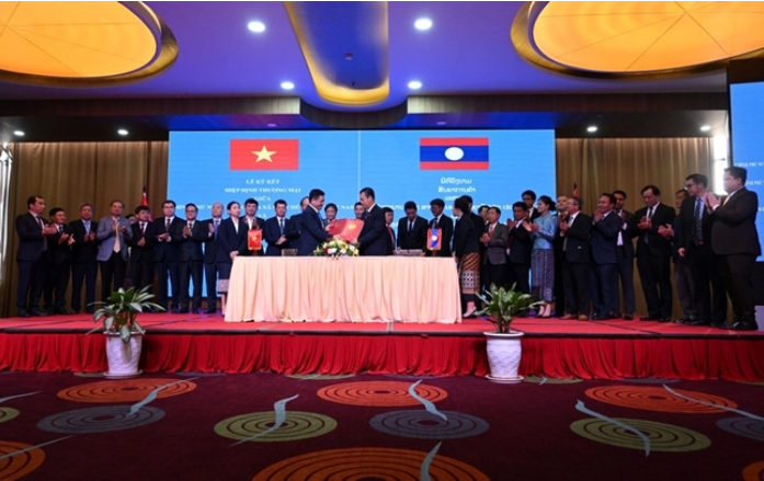 Việt Nam – Lào ký kết Hiệp định Thương mại mới