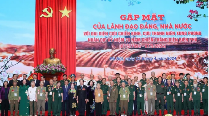 Lãnh đạo Đảng, Nhà nước gặp mặt các chiến sĩ Điện Biên